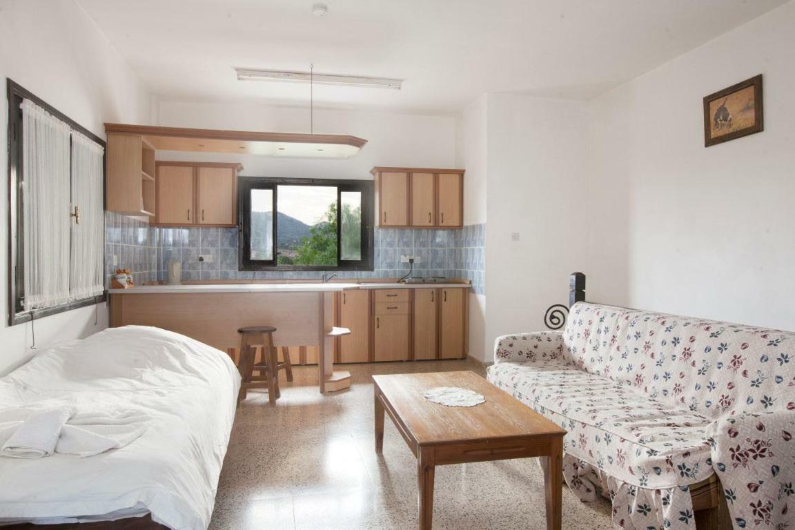 Balci Plaza Hotel And Balci Plaza Guest Bungalows Karpaz Peninsula Selenias 외부 사진